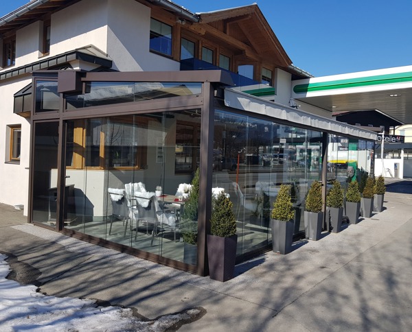 Referenzbilder unserer Ganzglas - Schiebewand