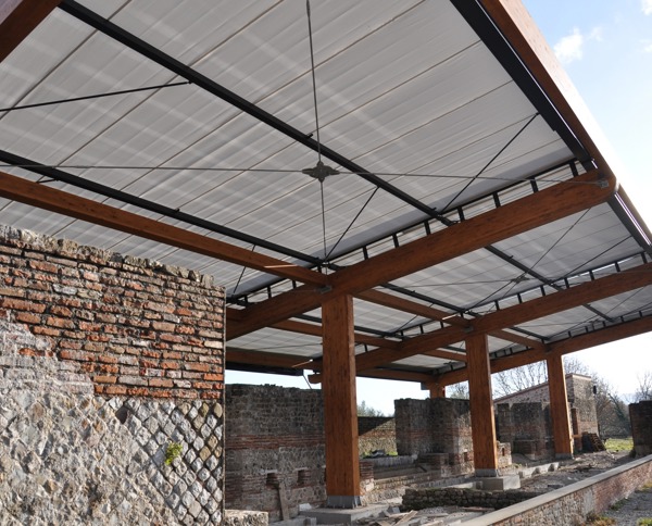 Referenzbilder unserer Großflächenmarkisen